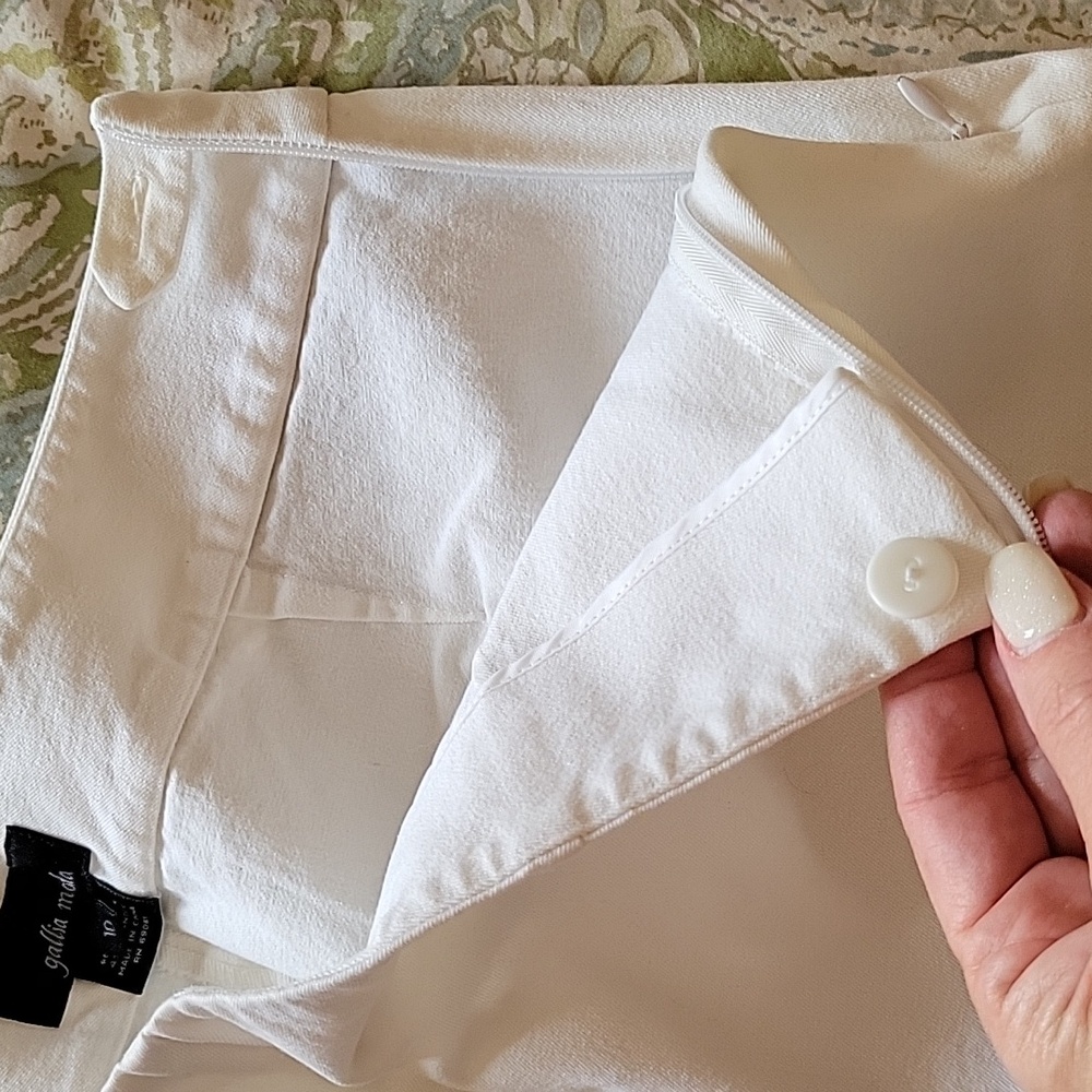 GALLIA MODA White Capri Pants - Picture 3 of 7